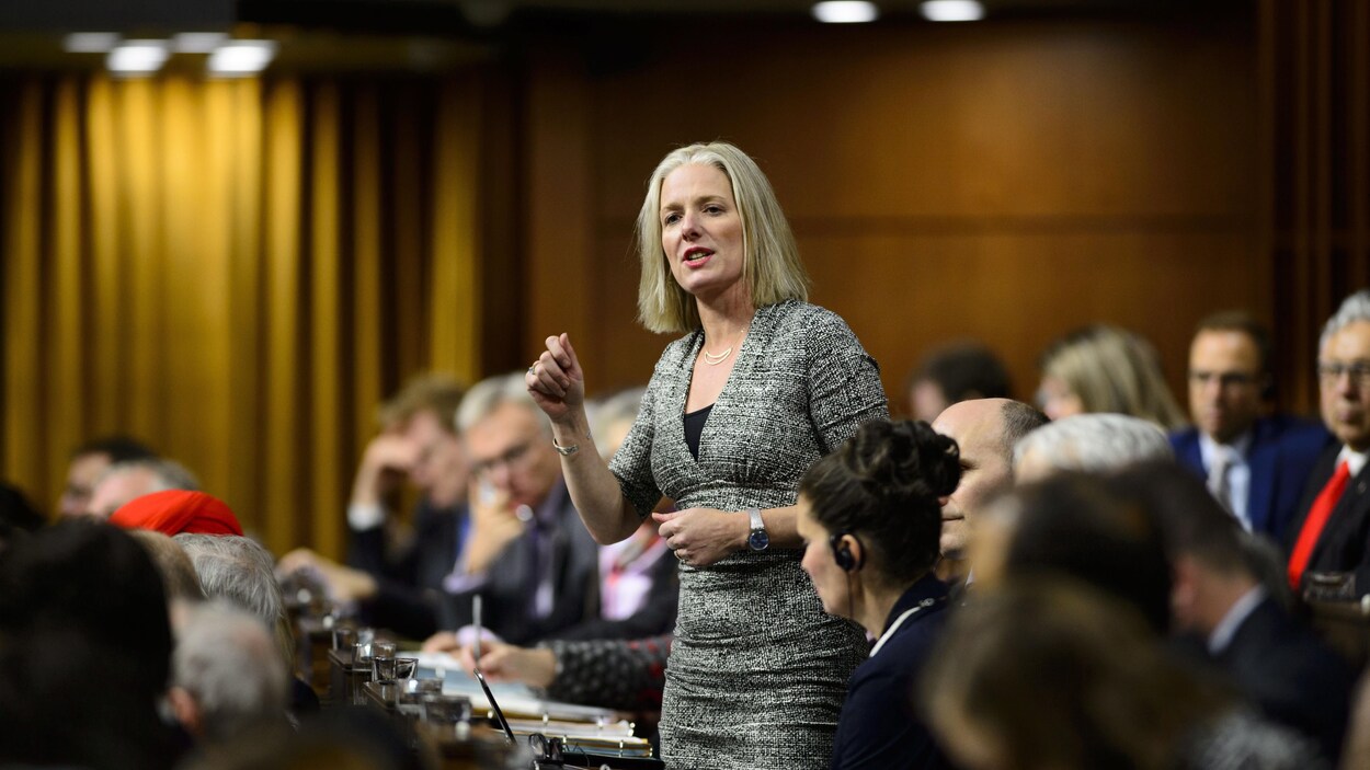 Catherine McKenna lors d'une allocution.