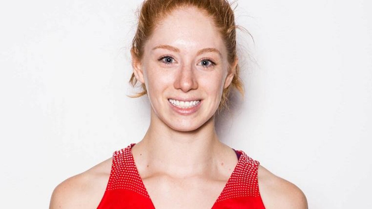 Une photo de Catherine Traer dans son uniforme de Basketball Canada. Une photo de Catherine Traer dans son uniforme de Basketball Canada.