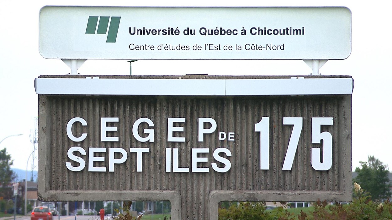 Écriteau d'accueil du Cégep de Sept-Îles Écriteau d'accueil du Cégep de Sept-Îles