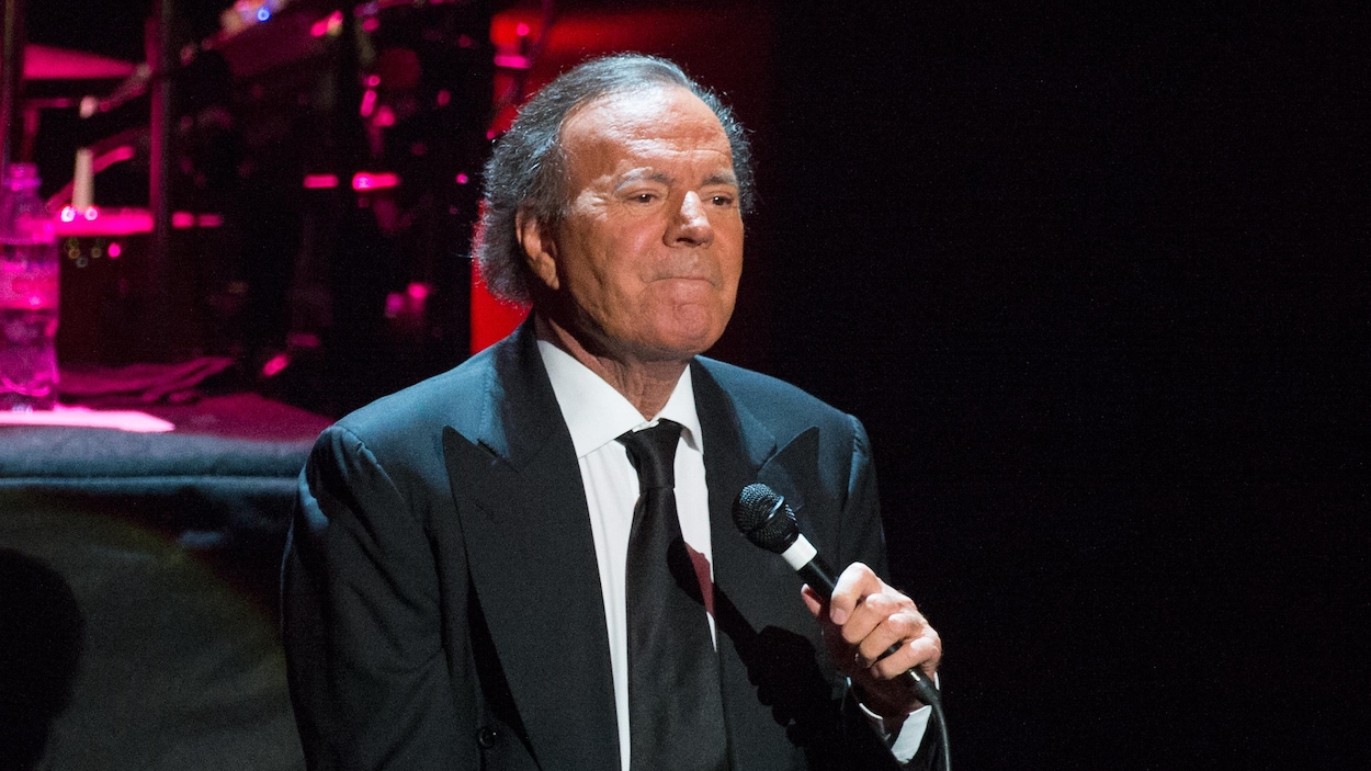 Julio Iglesias nie les allégations d’agressions sexuelles