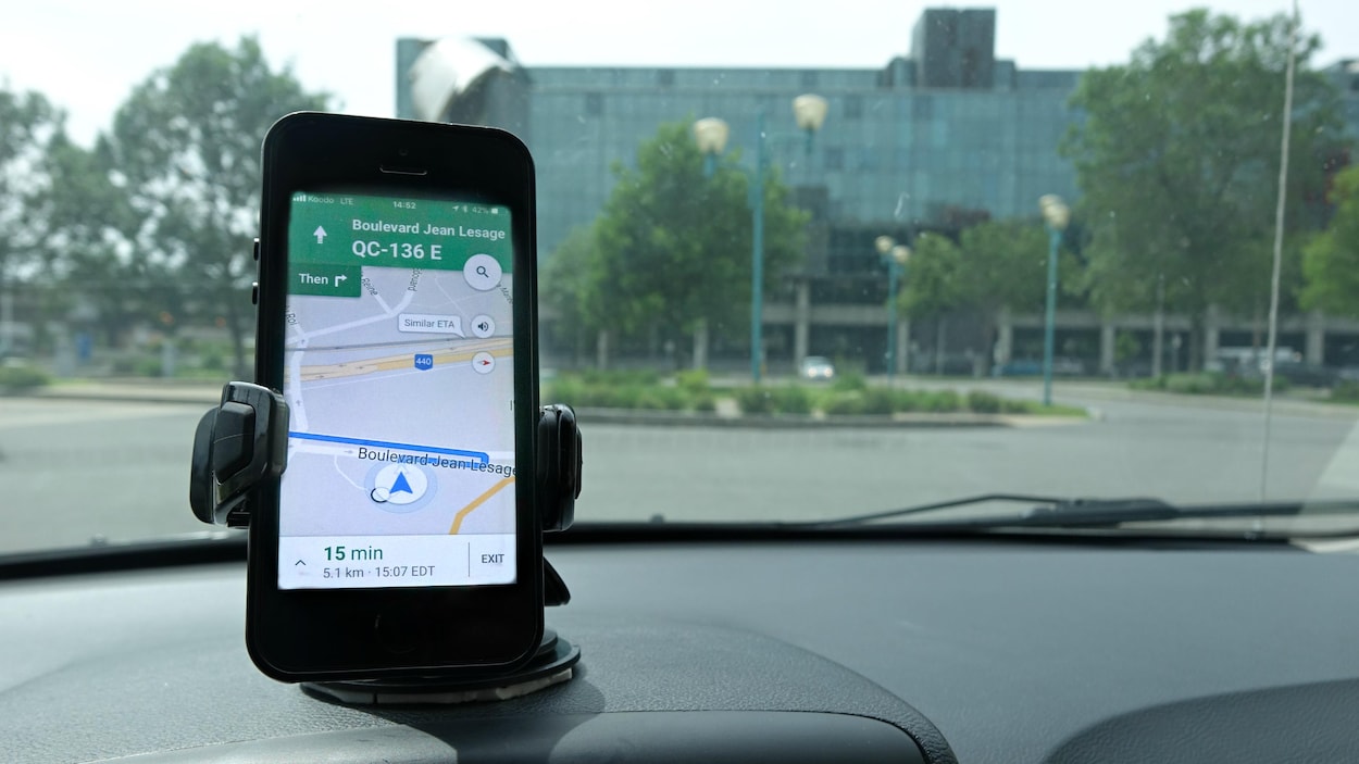 Utiliser son GPS de smartphone en voiture : interdit ou autorisé ?