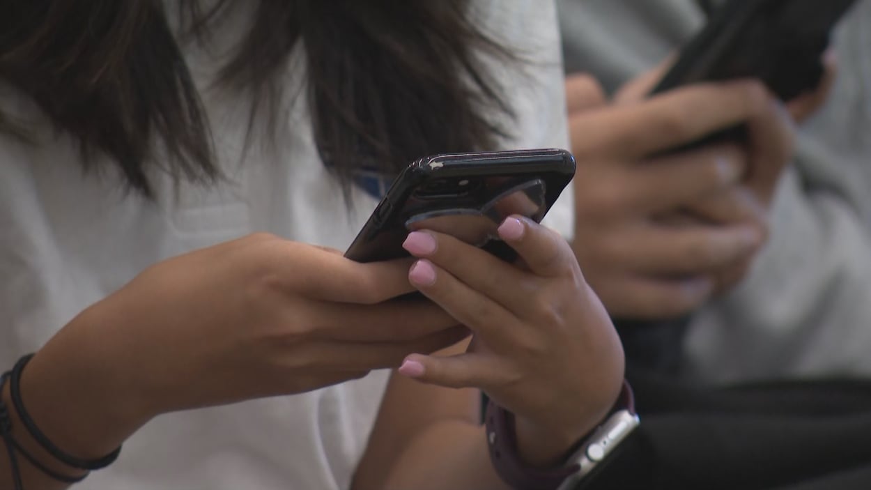 Cellulaire interdit à l'école : l'exemple du Collège Notre-Dame de Rivière-du-Loup