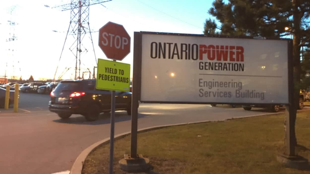 Panneau d'Ontario Power Generation à l'entrée de la centrale nucléaire de Pickering. Panneau d'Ontario Power Generation à l'entrée de la centrale nucléaire de Pickering.