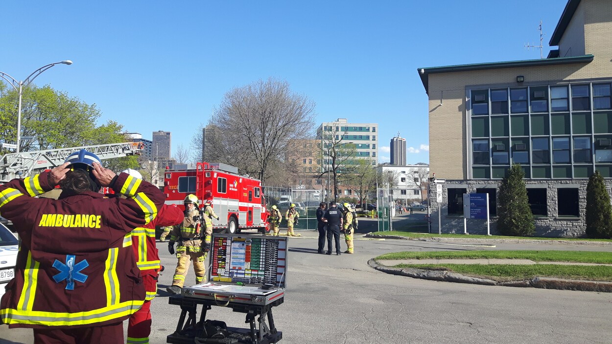 Une vingtaine de pompiers sont sur place. Une vingtaine de pompiers sont sur place.