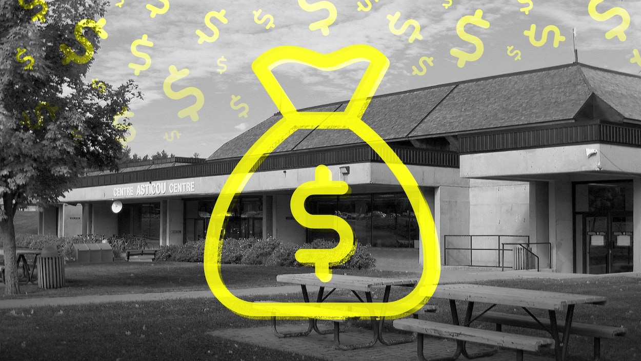 Montage photo montrant le Centre Asticou sur lequel on voit un sac avec un signe de dollars.