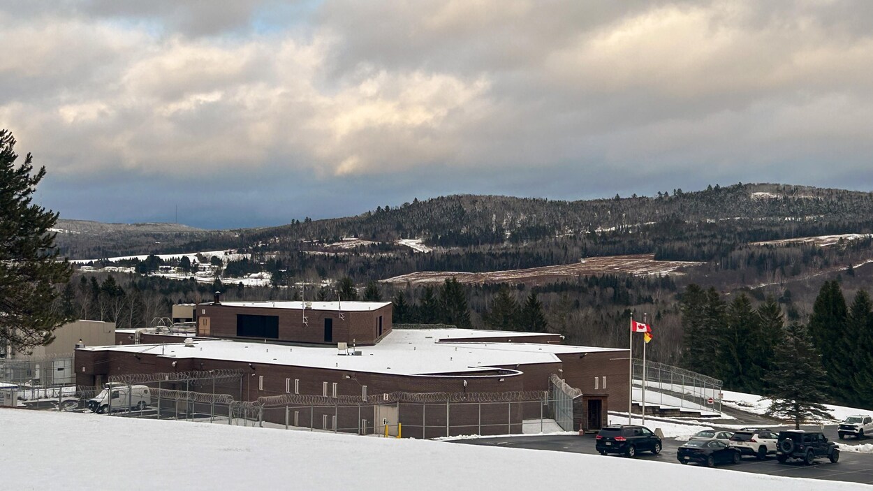 Climat de travail : Robert Gauvin visite la prison du Madawaska