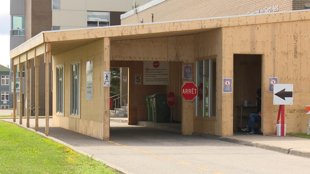 Le centre de dépistage de Covid-19 de Sept-Îles est adjacent à l’hôpital.