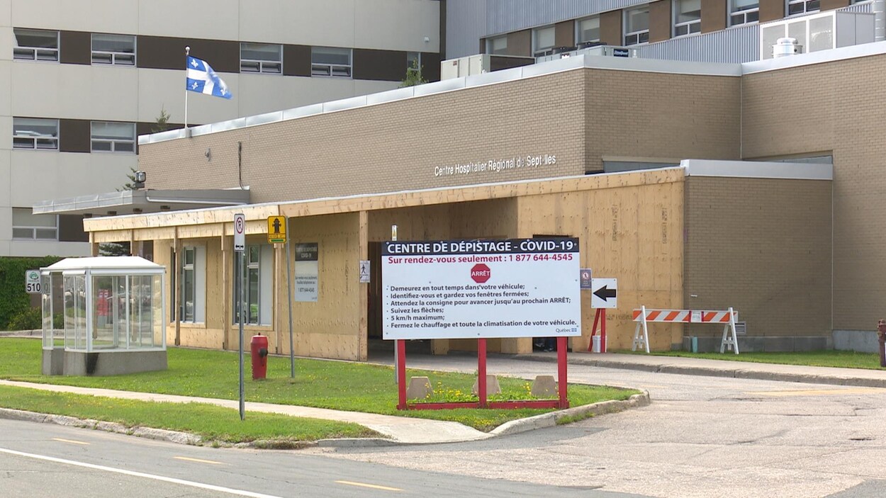Le centre de dépistage de COVID-19 de Sept-Îles est adjacent à l’hôpital.