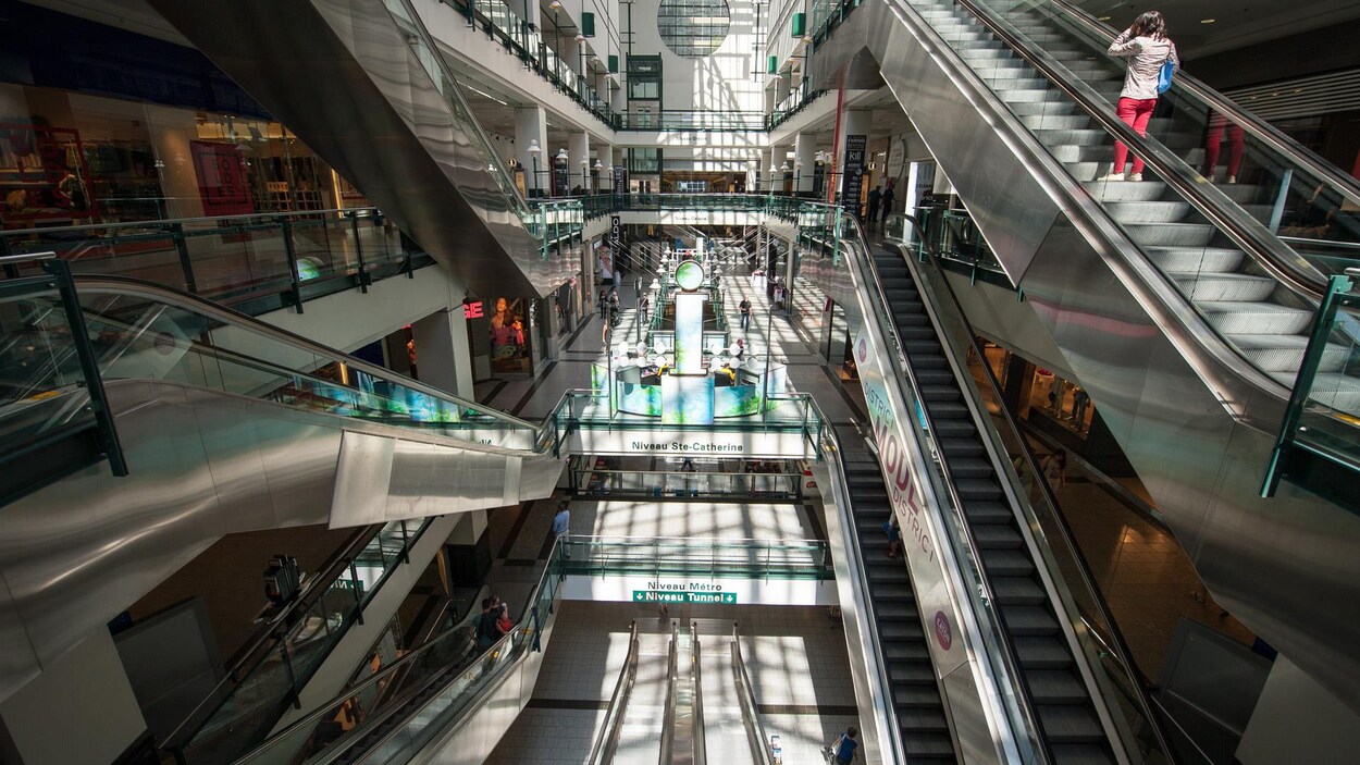 Intérieur du Centre Eaton à Montréal