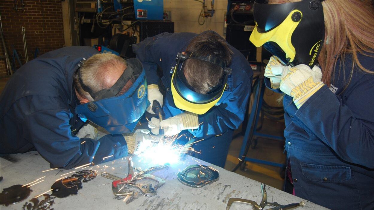 La direction du Centre de formation professionnelle du Lac-Abitibi compte déposer un projet au ministère de l'Éducation pour la construction de deux nouveaux pavillons. La direction du Centre de formation professionnelle du Lac-Abitibi compte déposer un projet au ministère de l'Éducation pour la construction de deux nouveaux pavillons.