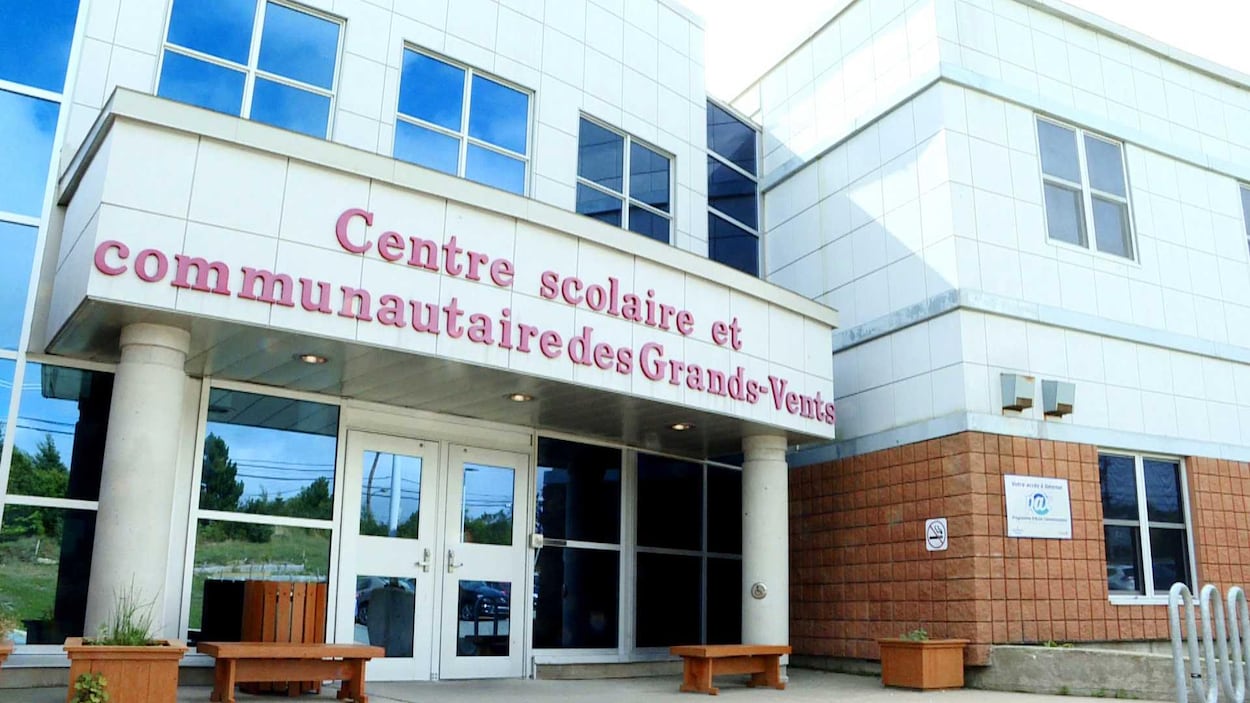 Façade du Centre scolaire et communautaire des Grands-Vents le 28 août 2018.