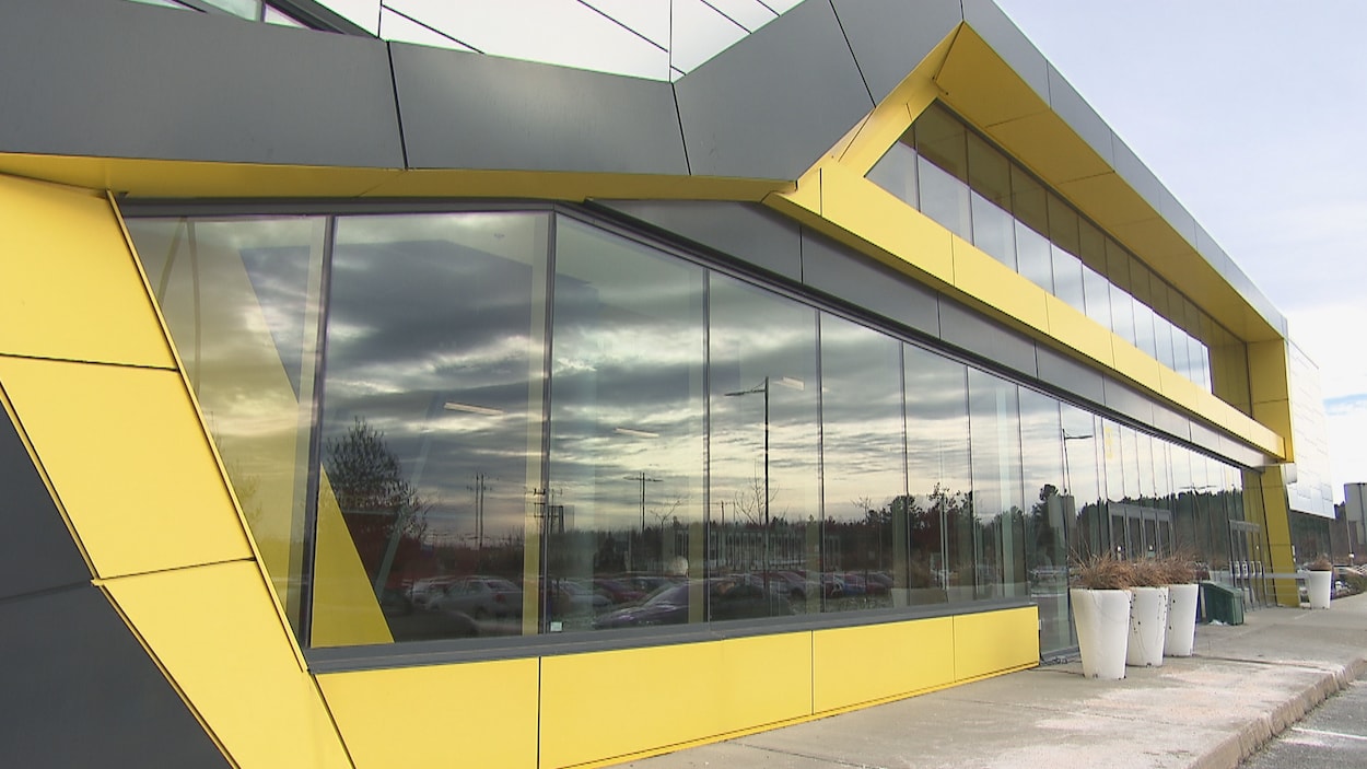 Le Centre de Foires de Sherbrooke de l'extérieur. Le Centre de Foires de Sherbrooke de l'extérieur.