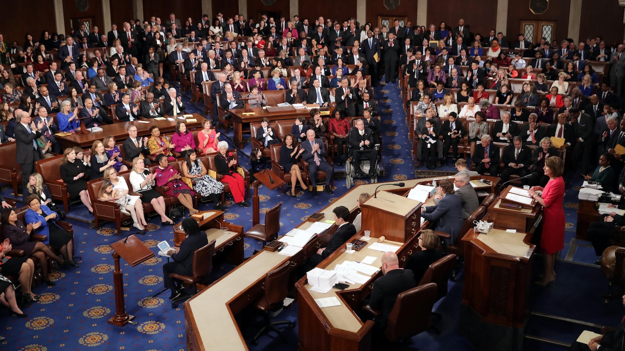 Des parlementaires américains sont au travail.
