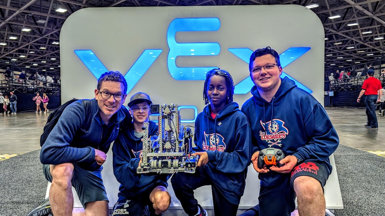 Des élèves de Pointe-Lévy au Championnat mondial de robotique VEX