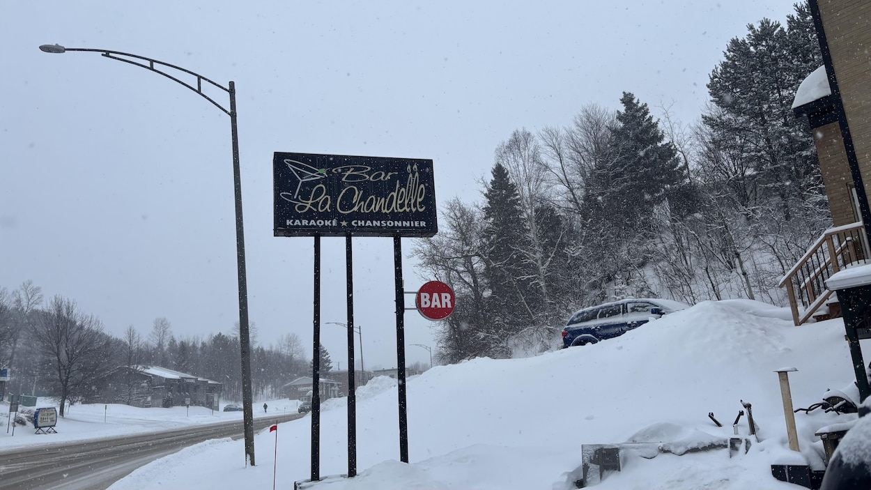 Enquête policière après un malaise grave dans un bar de Chicoutimi