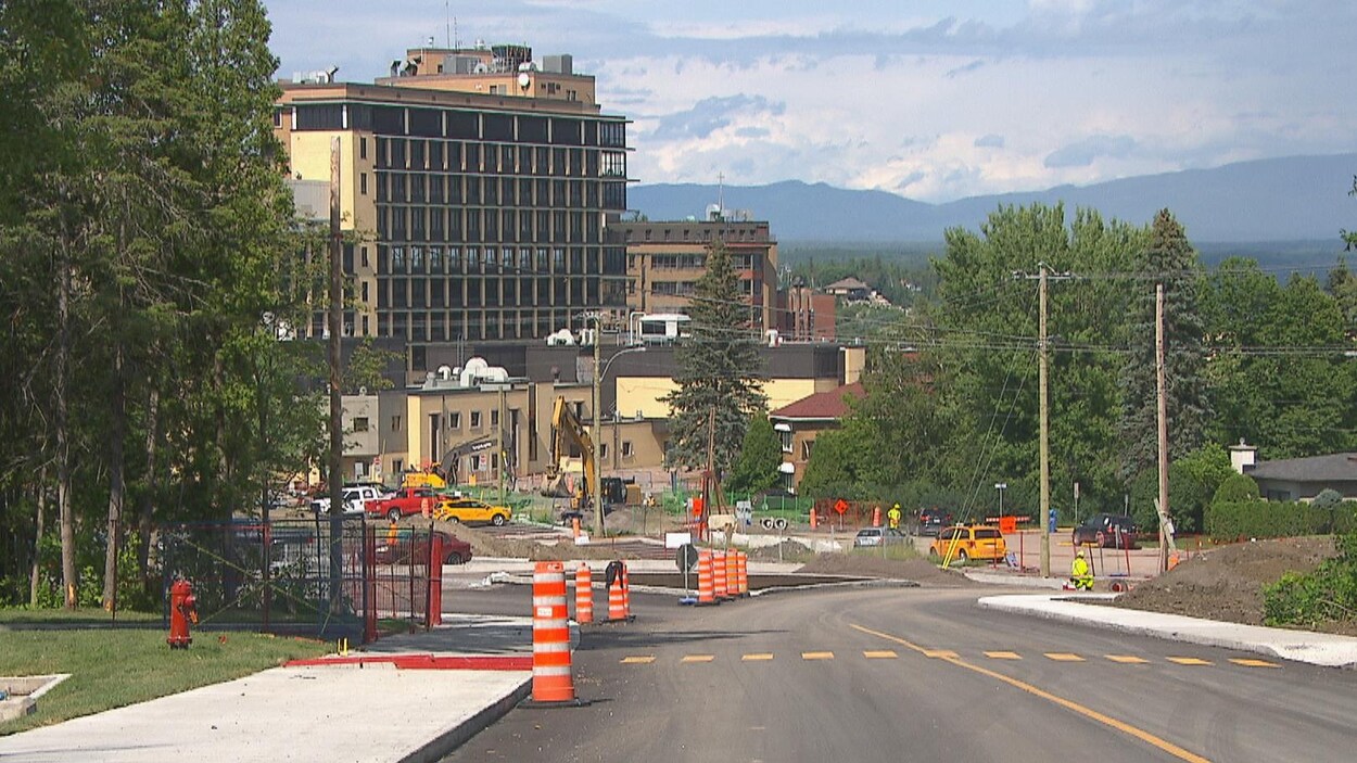 Les travaux devant l'hôpital.
