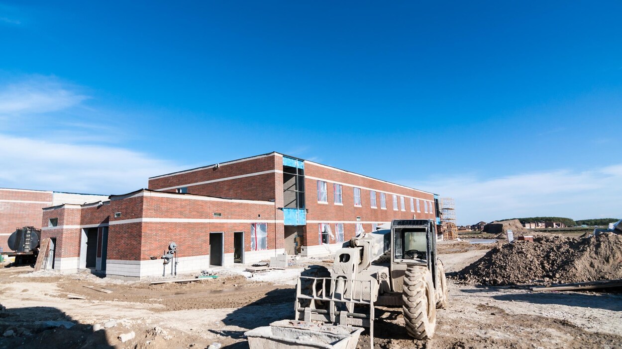 Une école en construction.
