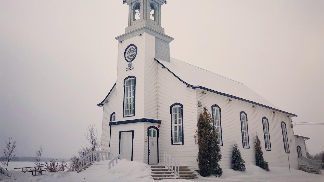 Un défibrillateur installé à la chapelle Saint-Cyriac de Lac-Kénogami