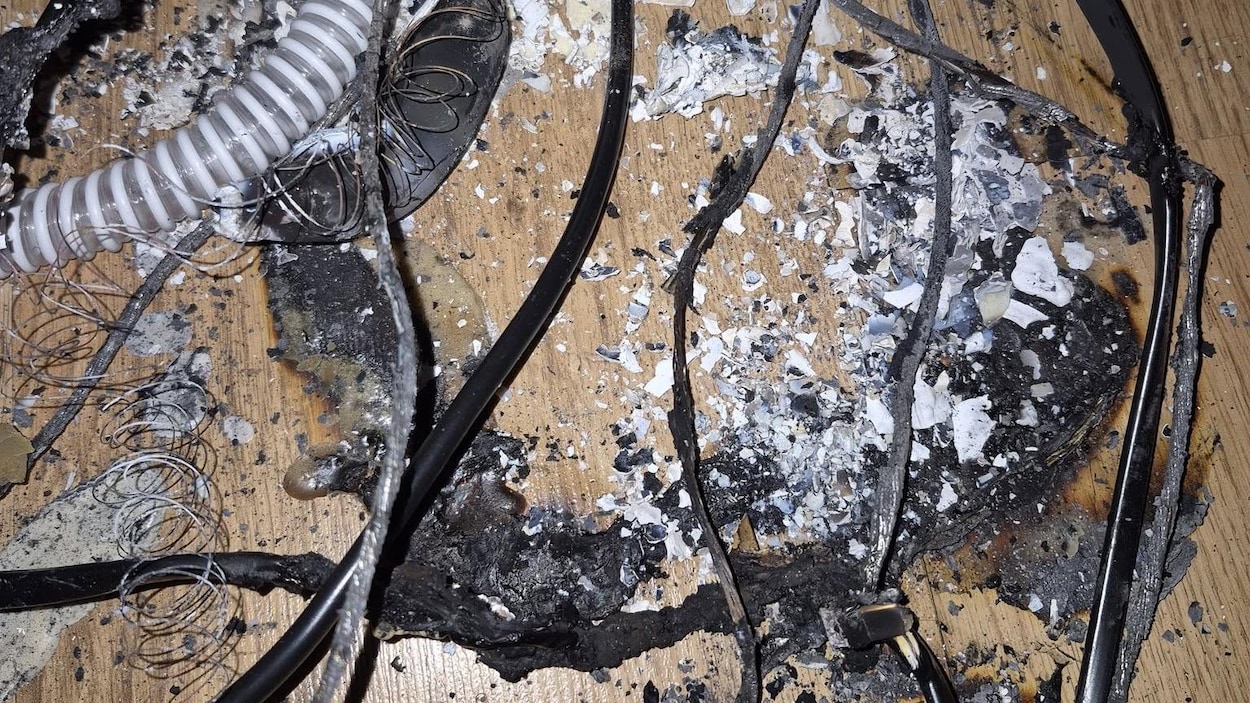 Elle passe à un fil (de téléphone) d’un incendie
