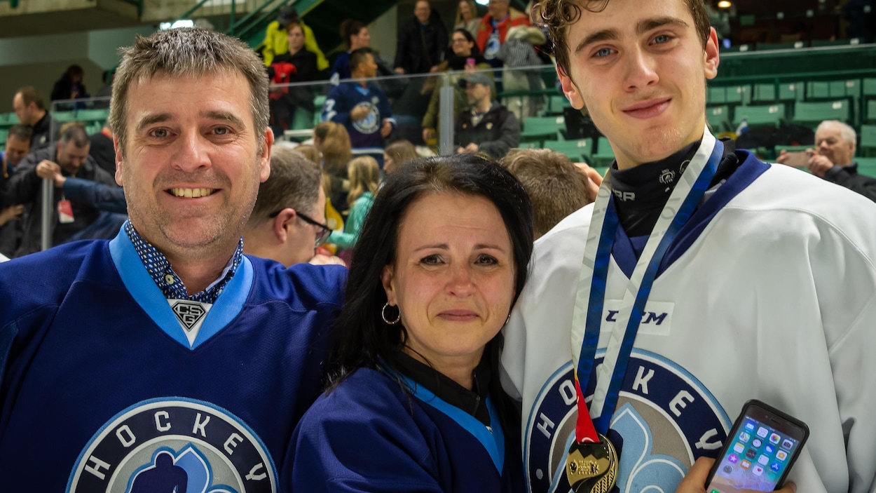 Charle Truchon en compagnie de ses parents, Harold Truchon et Annie Tremblay