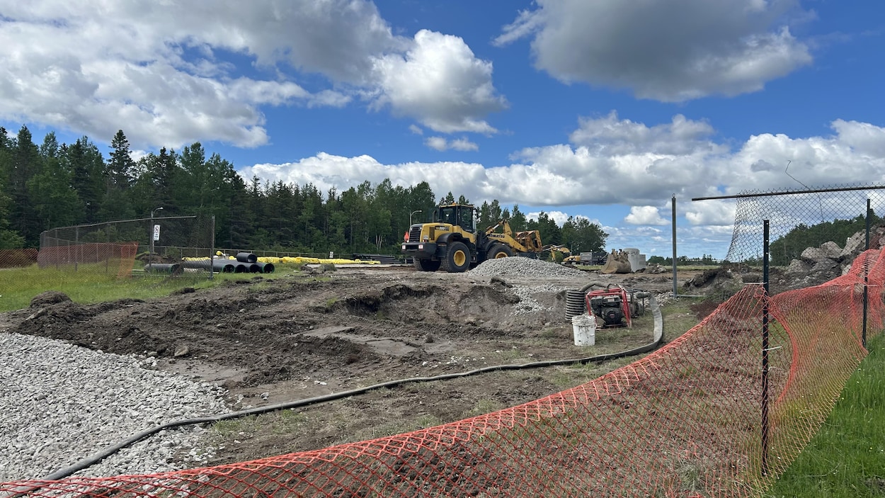 Les infrastructures sportives extérieures de l’école Charles-Gravel font peau neuve