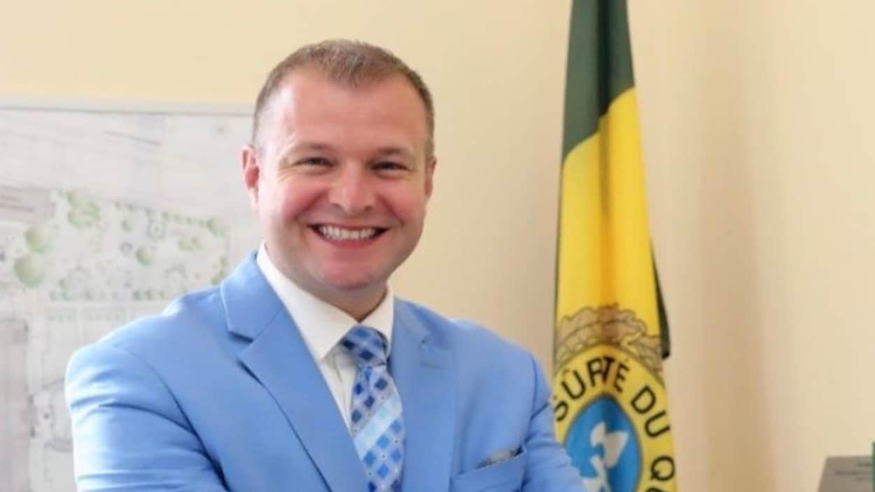 Un haut gradé de la SQ, Charles Hudon, recruté par le PLQ