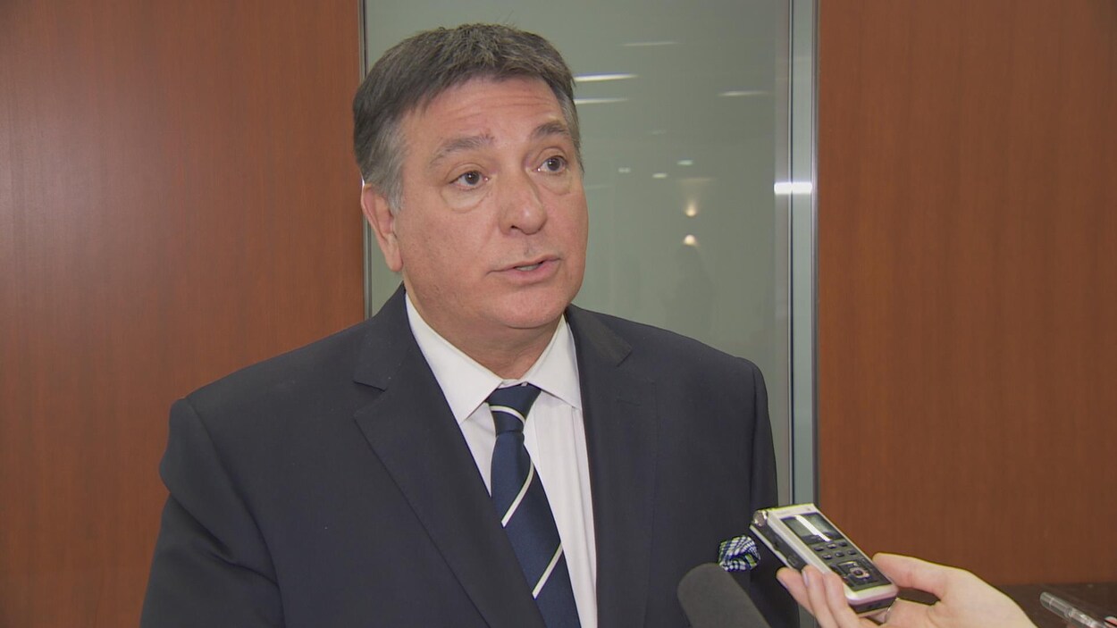 Charles Sousa, le ministre des Finances de l'Ontario