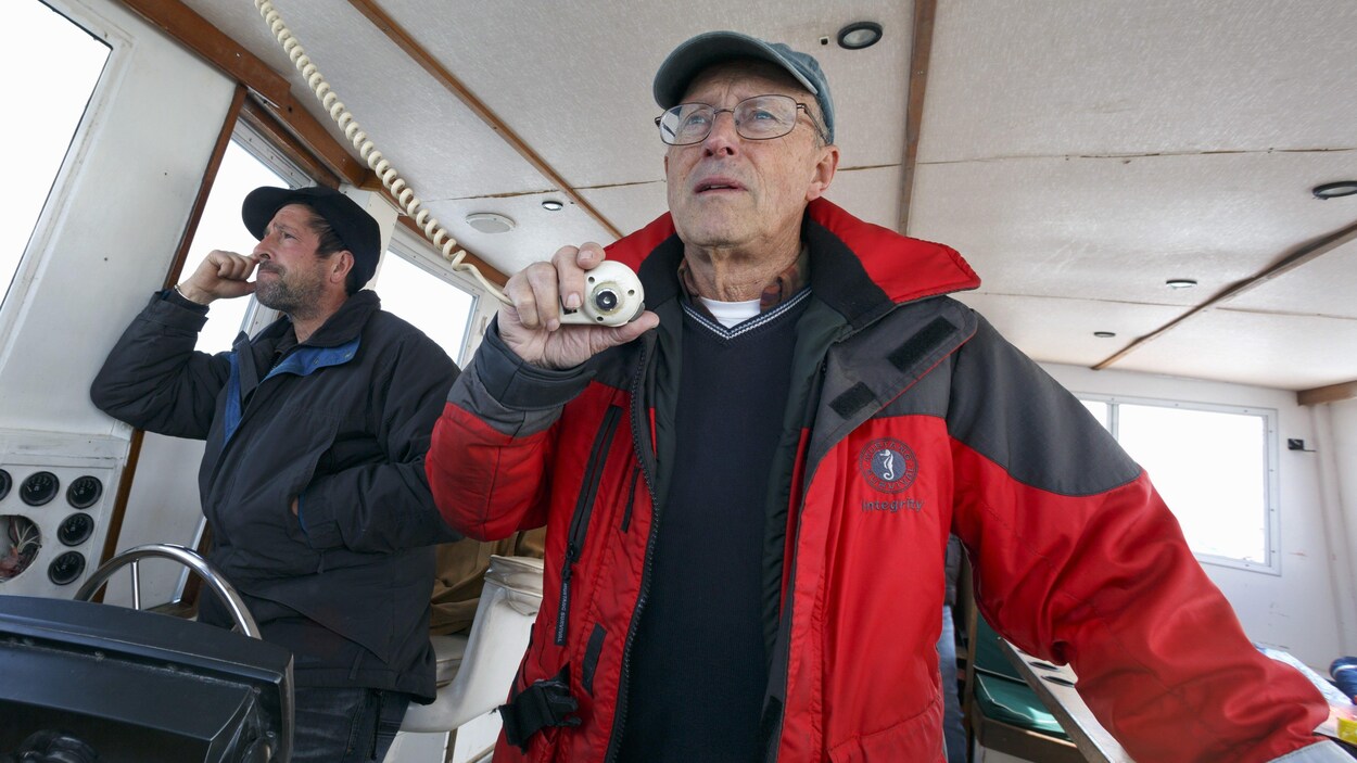 Marc Costa et Charles Mayo dans un bateau.