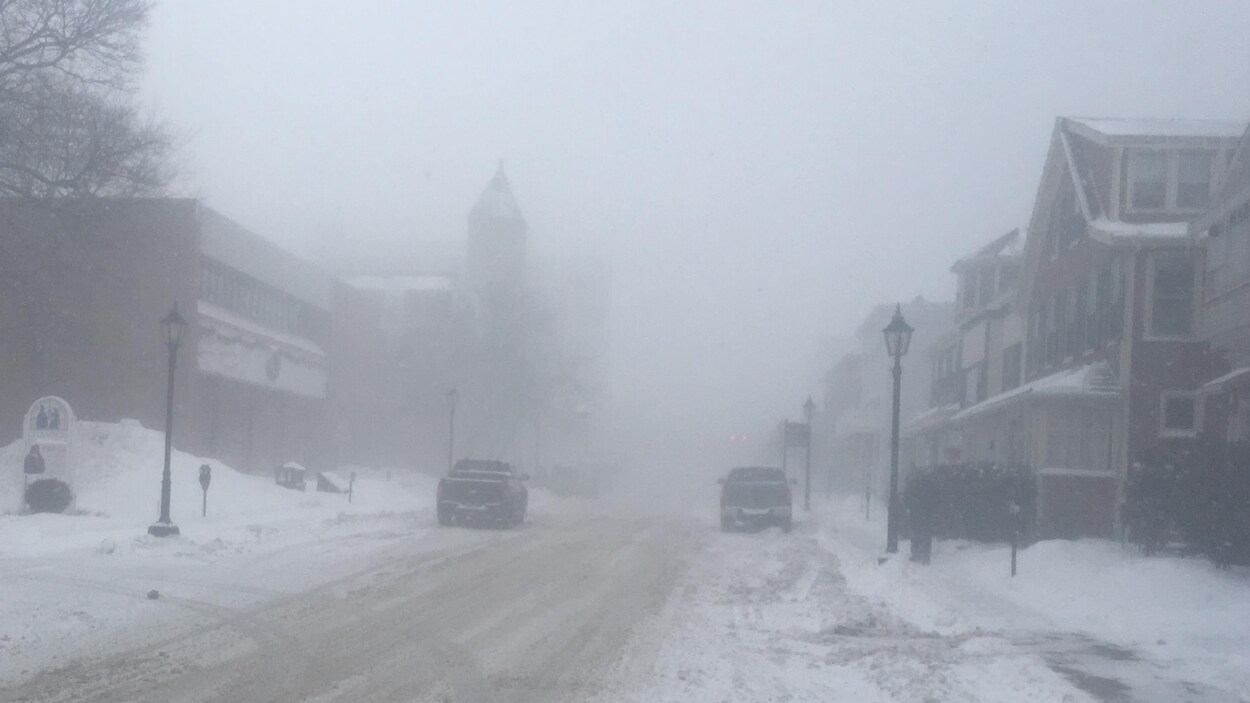 Une ville sous la neige.