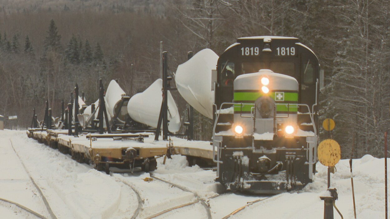Transport de pales d'éoliennes en Gaspésie Transport de pales d'éoliennes en Gaspésie