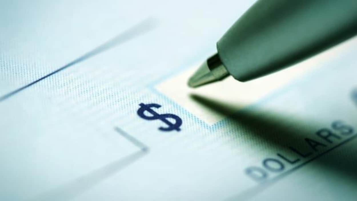 Le DGEQ a demandé au Parti québécois de rembourser des contributions politiques non conformes. Il a fait des demandes similaires au PLQ et à la CAQ. Le DGEQ a demandé au Parti québécois de rembourser des contributions politiques non conformes. Il a fait des demandes similaires au PLQ et à la CAQ.