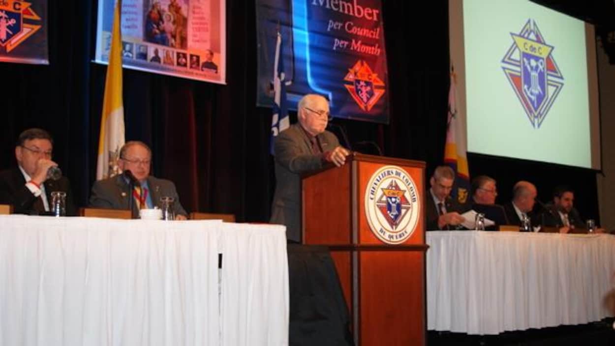 Photo du 117e Congrès provincial des Chevaliers de Colomb du Québec, tenu du 15 au 17 avril 2016 à Québec. Source : site internet des Chevaliers de Colomb Photo du 117e Congrès provincial des Chevaliers de Colomb du Québec, tenu du 15 au 17 avril 2016 à Québec. Source : site internet des Chevaliers de Colomb