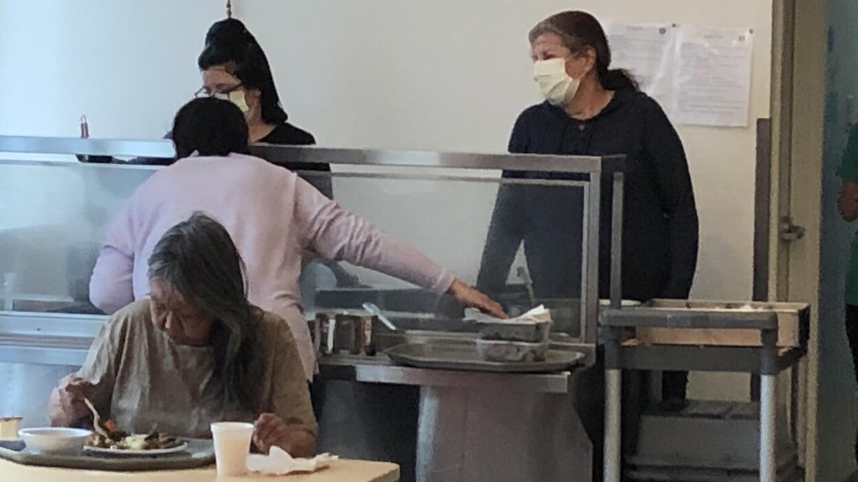 Images d'intervenantes offrant des services Chez Doris à Montréal ces jours-ci.