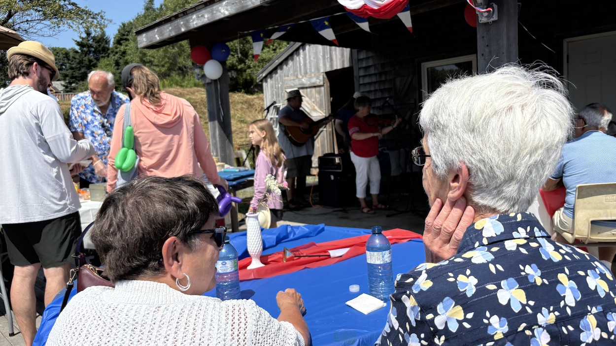 La fête nationale de l’Acadie célébrée à West Chezzetcook, en Nouvelle-Écosse