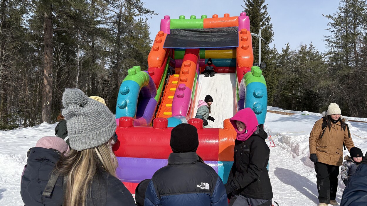 Patinage, glissades et hélicoptère : la relâche bat son plein aux Hivernades de Chicoutimi