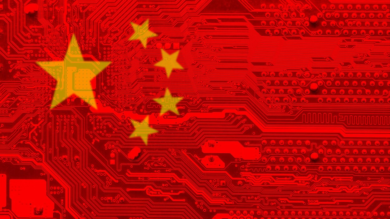 Drapeau chinois avec un arrière plan de carte mère.