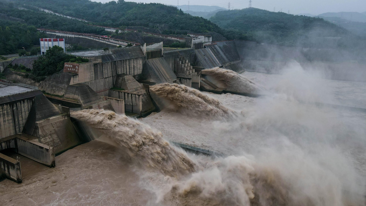 Inondations En Chine Un Barrage Dynamite Pour Freiner La Montee Des Eaux Radio Canada Ca