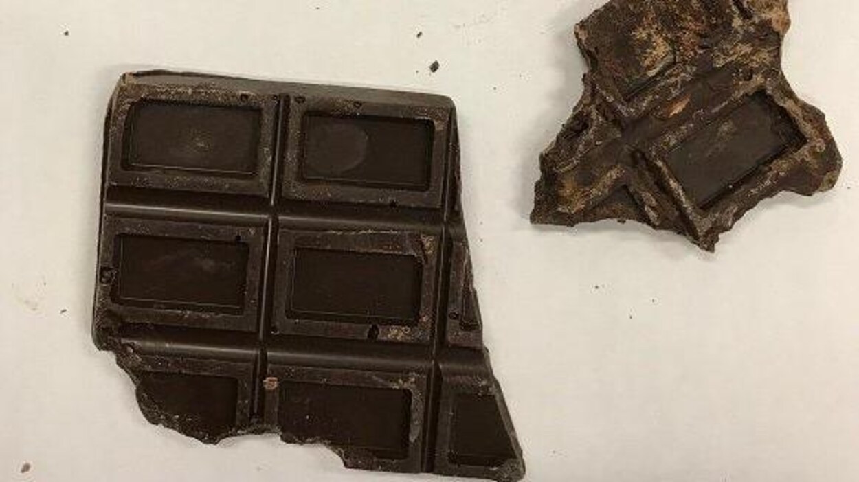 Une barre de chocolat.