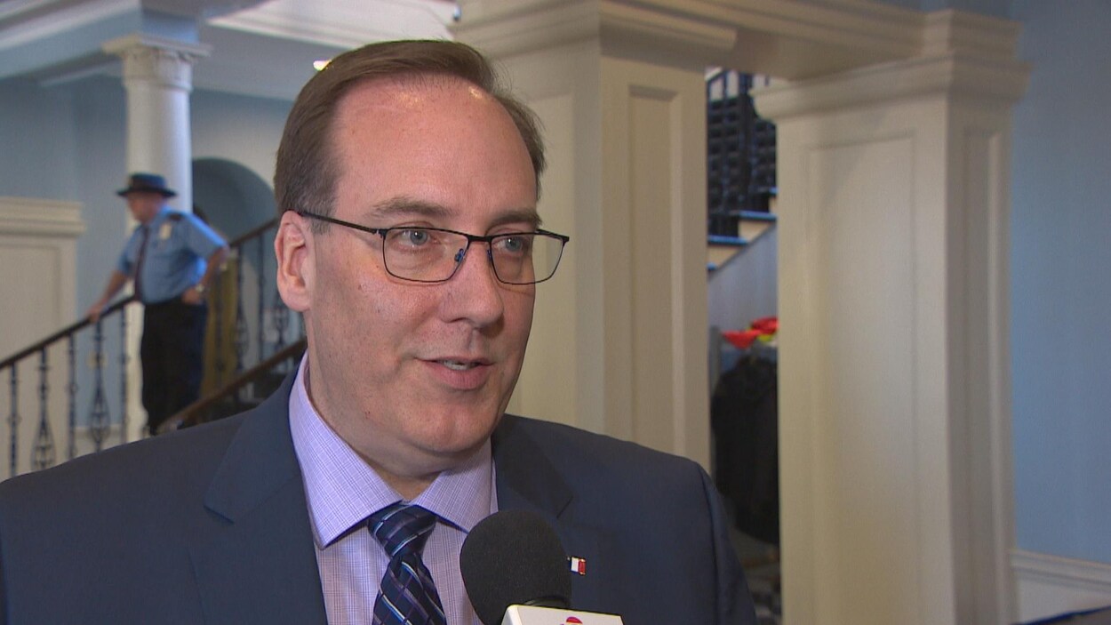 Chris d’Entremont, député progressiste-conservateur d’Argyle-Barrington, réagit au budget provincial le 20 mars 2018 à Halifax.