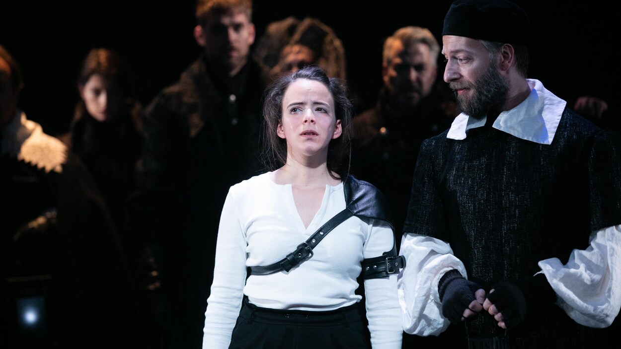 Marianne Marceau incarne le rôle-titre dans Christine, la reine-garçon.