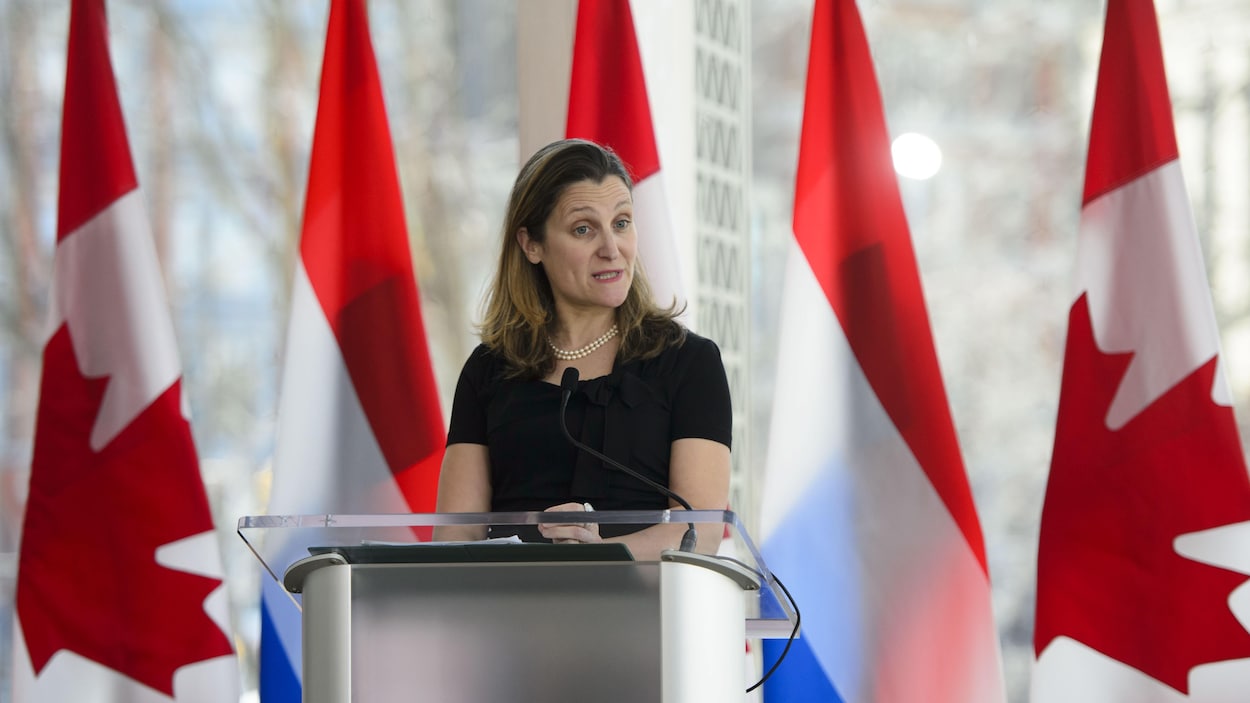Chrystia Freeland, ministre des Affaires étrangères lors d’un point de presse au Centre national des Arts à Ottawa le mercredi 3 avril 2019.