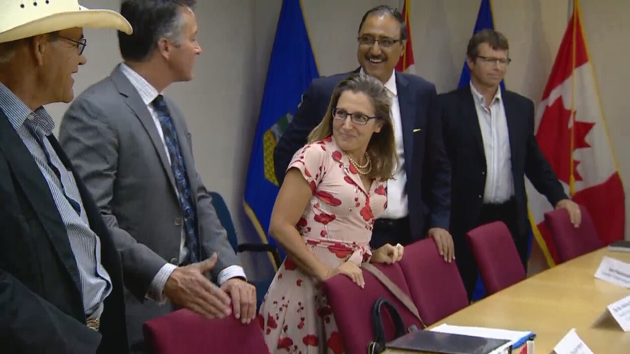 La ministre Chrystia Freeland lors de consultations sur la renégociation de l'ALENA à Edmonton. La ministre Chrystia Freeland lors de consultations sur la renégociation de l'ALENA à Edmonton.