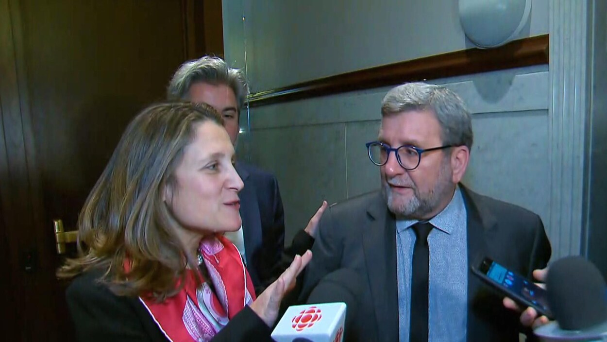 La vice-première ministre du Canada et ministre des Affaires intergouvernementales, Chrystia Freeland a rencontré le maire de Québec en compagnie du lieutenant politique de Justin Trudeau, Pablo Rodriguez
