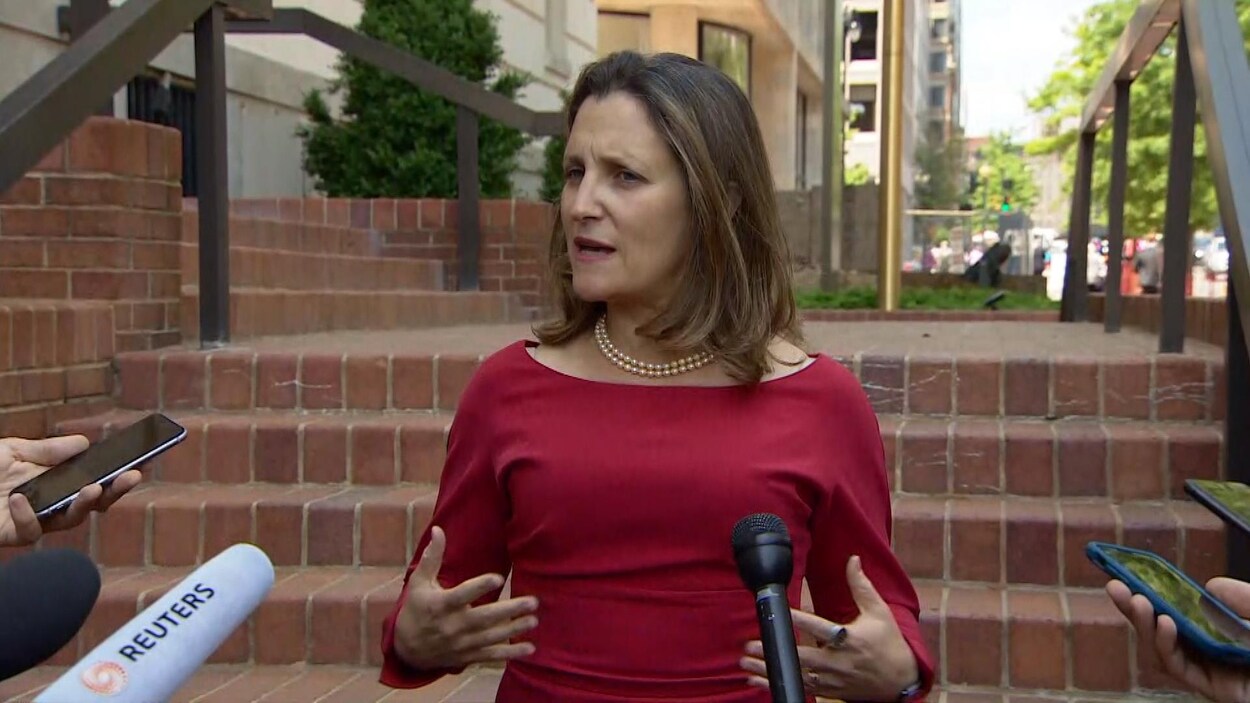 Chrystia Freeland répond aux questions des journalistes à Washington Chrystia Freeland répond aux questions des journalistes à Washington