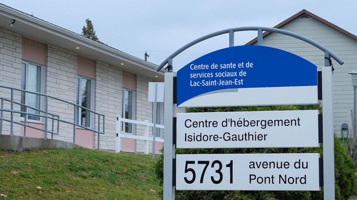La pancarte à l'avant du CHSLD Isidore-Gauthier.