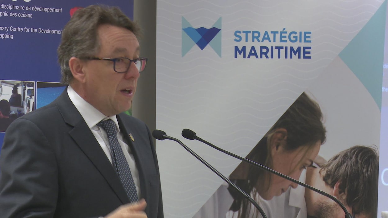 Jean D'Amour, ministre délégué à la Stratégie maritime Jean D'Amour, ministre délégué à la Stratégie maritime