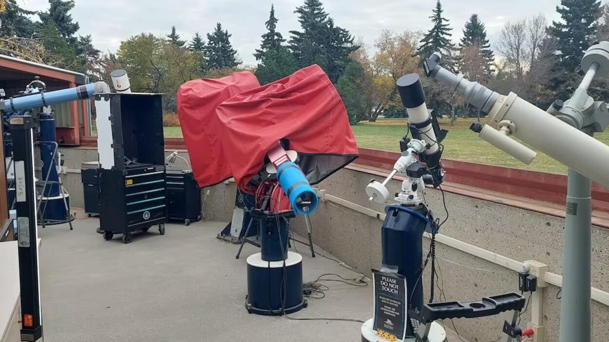 Les télescopes de l’observatoire d’Edmonton offrent une vue dégagée du
