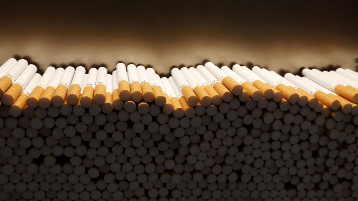 Des cigarettes empilées