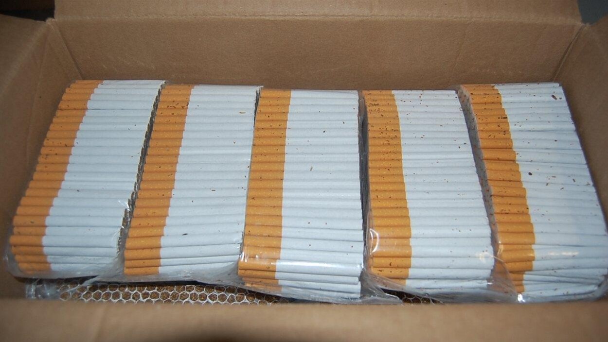 Des cigarettes de contrebande saisies. Des cigarettes de contrebande saisies.