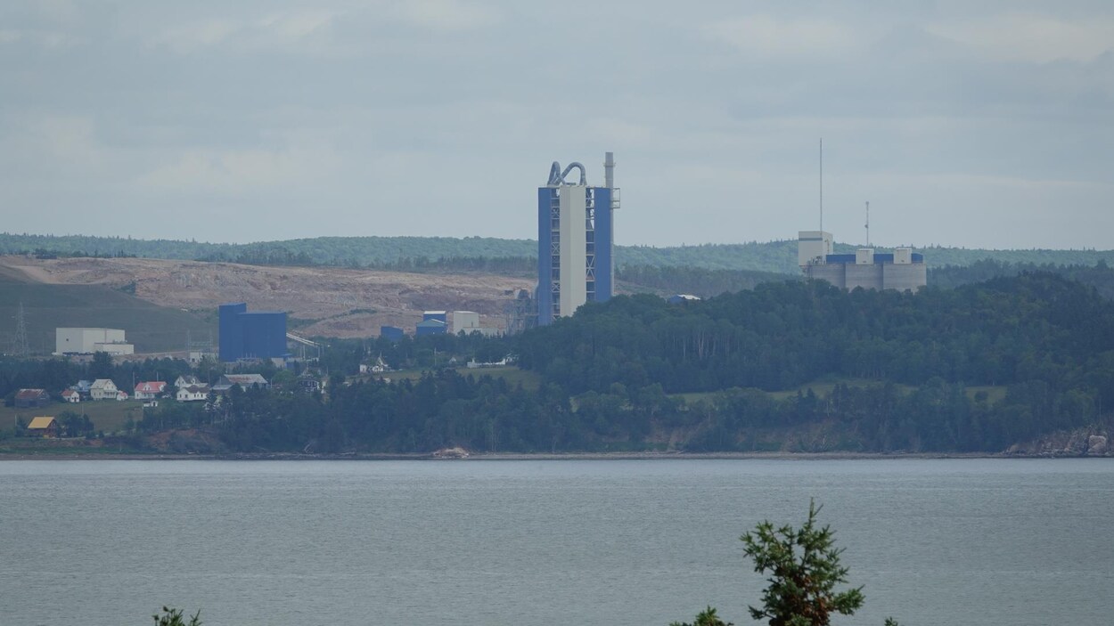 Un géant québécois du béton songe à acheter la cimenterie de Port